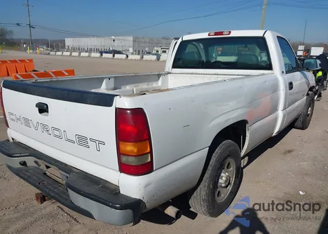 2001 Chevrolet Silverado 1500 z USA, uszkodzony, nr VIN 1GCEC14W11Z238244